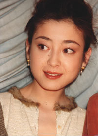 「腕つかんででも呼んできて」宮沢りえ、遅刻で会見ピリピリ！　記者をさらに怒らせる通達も