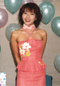 釈由美子、結婚発表のタイミングにささやかれる“愛人疑惑”GACKT周辺の怪しい動き