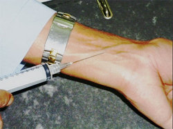 「清原和博とシャブセックス友達」有名俳優X、地方都市で同じ売人から購入＆3P疑惑も!?