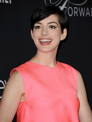 アン・ハサウェイは、マスコミの注目度によって態度を変える計算キャラ？