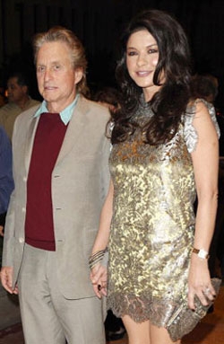 金切り声がエキセントリック！　パパラッチ嫌い夫婦の怖い動画が流出