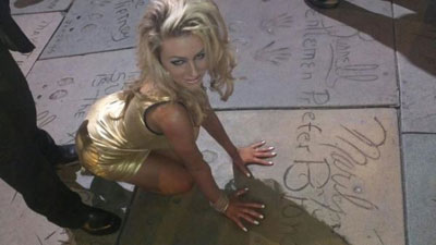 エロすぎてFacebook削除！　『LOST』俳優の新妻がまたまたお騒がせ