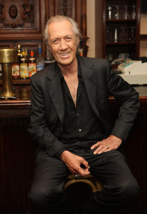 変死のD・キャラダイン、元妻が語った「性的倒錯者」書類が流出