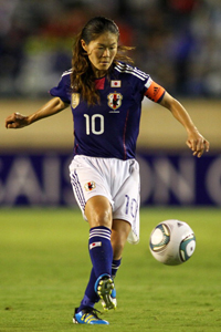 地元でリップサービス！　日本代表・澤穂希、母親が明かした「CM共演」