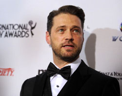 大事故から奇跡の復帰！　”ビバヒル”のブランドンの波乱万丈な人生