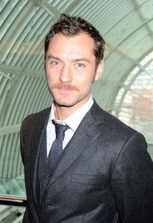 ジュード・ロウの新たな子供を宿した、謎の元恋人の正体が判明！
