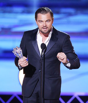 レオとのイチャイチャ写真が引き金!?　米人気モデルの夫が拳銃自殺