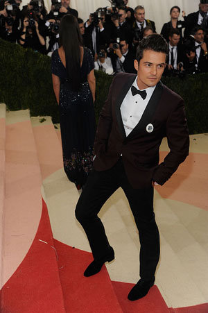 乳首をチュパチュパ吸ってハッスル！　オーランド・ブルームの3Pがエロすぎると話題騒然