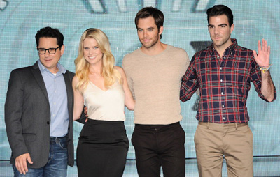 ラーメン、ゴールデン街、京都を満喫『スター・トレック』御一行の日本の夏