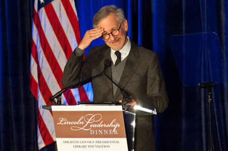 本人？　偽者？　S・スピルバーグを名乗る男がマリファナの祭典で目撃される