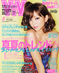 「ViVi」8月号は、海外セレブのコスプレに興じる長谷川潤が満載