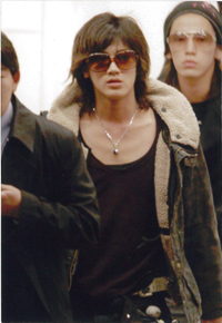 滝沢秀明ソロコンに”ジャニーズファミリー”赤西仁が登場！　