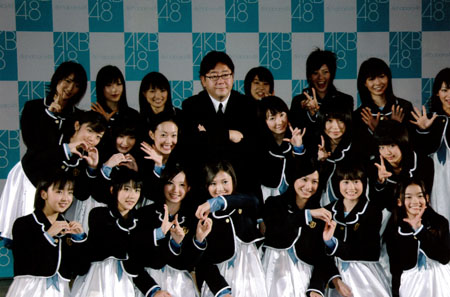 秋元康、「フライデー」にブチ切れ！　“組閣ごっこ”写真で「講談社からAKBが消える」!?