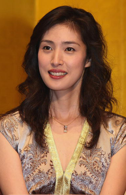 天海祐希、中国で大人気だった!?　舞台降板に「13億人のファンがいる」とエール