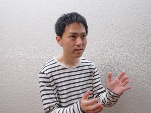 「吃音症はメガネをかけているのと同じ」“どもり”の漫画家が語るコンプレックス克服法