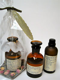 保湿クリームとしても重宝！　ワセリンで簡単に作れる練り香水がおススメ