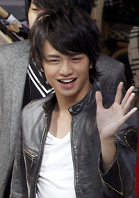 「公演をツイキャス」「名古屋駅で出待ち列」Sexy Zone、ツアー初日にファンが暴走