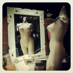 イソフラボンから卒業！　バストの願いを叶えるのはヒアルロン酸だった!?