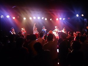 地下アイドルはプロデューサーの思い出づくり!?　 大半は月収数千円の厳しい実情