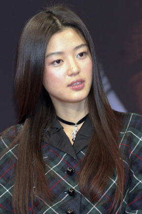 携帯盗み見被害のチョン・ジヒョン　事務所社長とのスキャンダルも？