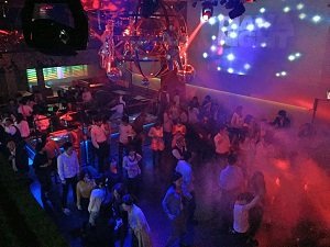 クラブでの出会いは効率的？　大人が集まる「DIANA」に突撃