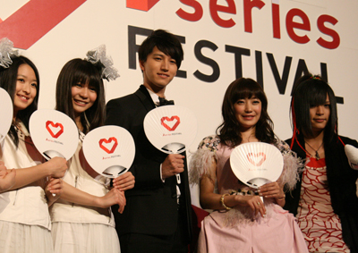 タイのKAT-TUNファン歓喜！　田口淳之介の登場にファン1,000人集結