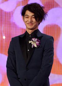 瑛太は不機嫌、妹はイチャイチャ……　松田美由紀BDパーティーに芸能人続々！