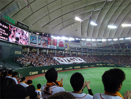 中居正広、巨人優勝にガッツポーズ連発