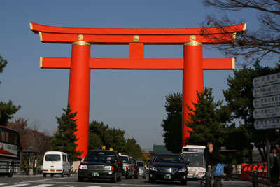 「名前負け」「説明不足」、高濃度なソルティースポット・平安神宮を歩いた