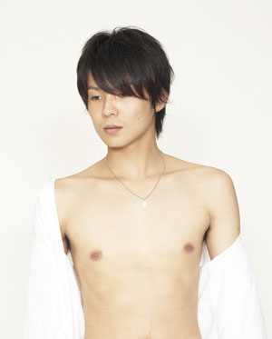 ふと落とした目線に含まれるほのかな色気……平方元基クンにドキュン♪