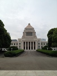 「イクメン議員」の不倫辞職が自民党的にも大迷惑だった件【現役議員秘書がぶっちゃける国会ウラ情報】