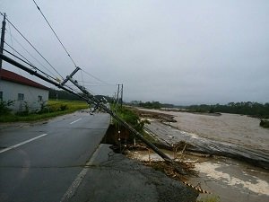 被災地視察は迷惑？　災害支援はどこまでが国会議員の仕事か