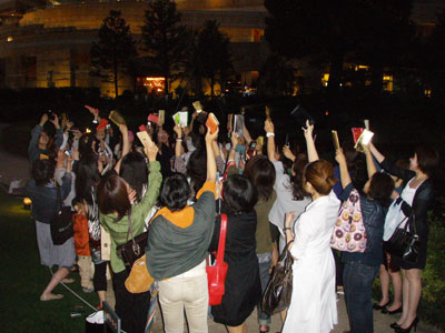 満月に向かって金運を願う、フリフリーゼの会に潜入！