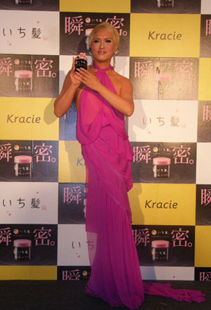 カツラを脱いで、地毛で登場！　IKKOが”髪”の美しさを語る