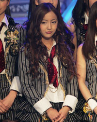 「厚底」だけでネットを騒がす！　板野友美、“ポストあゆ”としてのエンターテイナー性