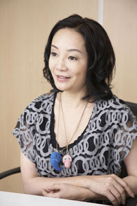 「小娘にはない”お母ちゃん感”で男を包む」、岩井志麻子が語る”中年の恋愛”