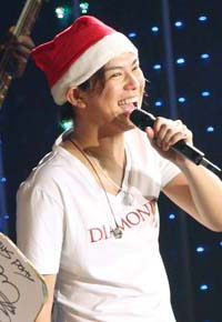 「料理が得意」と自負する加藤シゲアキが海釣り＆エプロン姿を披露