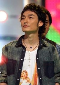 草なぎ剛主演ドラマ『銭の戦争』、ゲロや暴力の演出が評価の分かれ目に!?