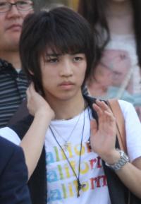 「ポポロ」のグラビアがまるでBL！　ジャニーズJr.が半裸のままベッドで……