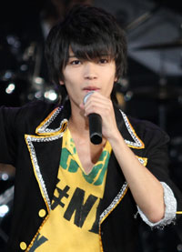 話題の昼ドラに出演中の内博貴、あの不自然な胸毛に困惑していた！