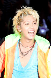 王子様キャラはどうした!?　NEWS手越祐也の自宅映像に映った、生活感あふれるアレ