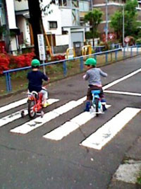 セレブの教育方針は乾布摩擦型or過保護型、本当に子どもにいいのは……