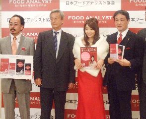 「ミシュラン」に任せておれん !?　”日本発”のレストラン格付け本登場