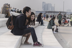 Ｈの最中に翻訳アプリ。言葉が通じない2人の国際恋愛、ほんとに大丈夫？