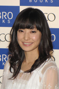 菅野美穂、10月期『砂の塔』で本格復帰！　最大の追い風は“向井理の大爆死”？