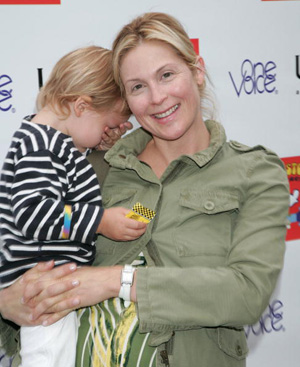 『ゴシップガール』のケリー・ラザフォード、夫に知らせずに出産！