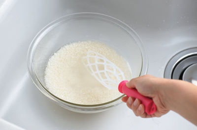 好物は米！　でも研ぐのは嫌い！　そんなあなたへ「米とぎ棒」をプレゼント