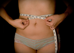 美容業界の怪しい匂い充満、「メスを使わない脂肪ケア」で見たもの