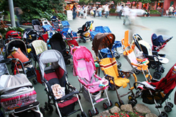 終わらないベビーカー論争の遠因は巨大ベビーカーの重量？