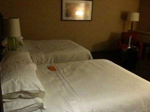 ホテルの部屋の絵の裏のお札は誰が貼ってる？　ラブホスタッフが語る都市伝説の真相